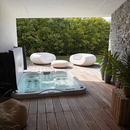 La Riviera Villa